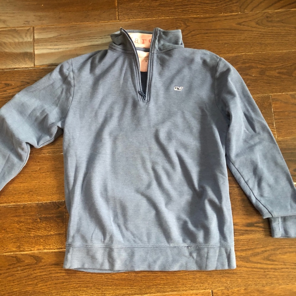Men’s Small Vineyard Vines half zip pullover.